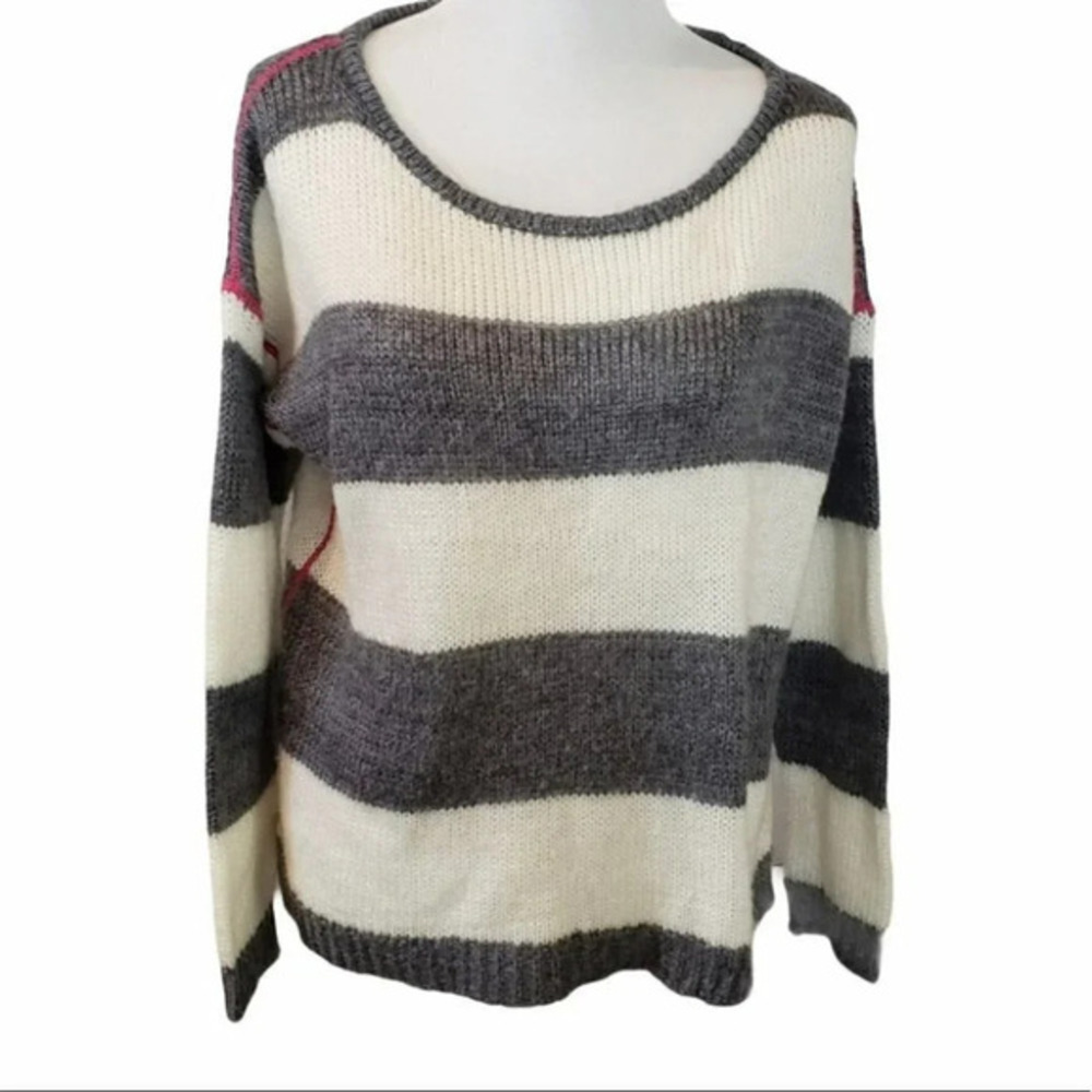 Rewind M Grey &β white sweater w/pink trim